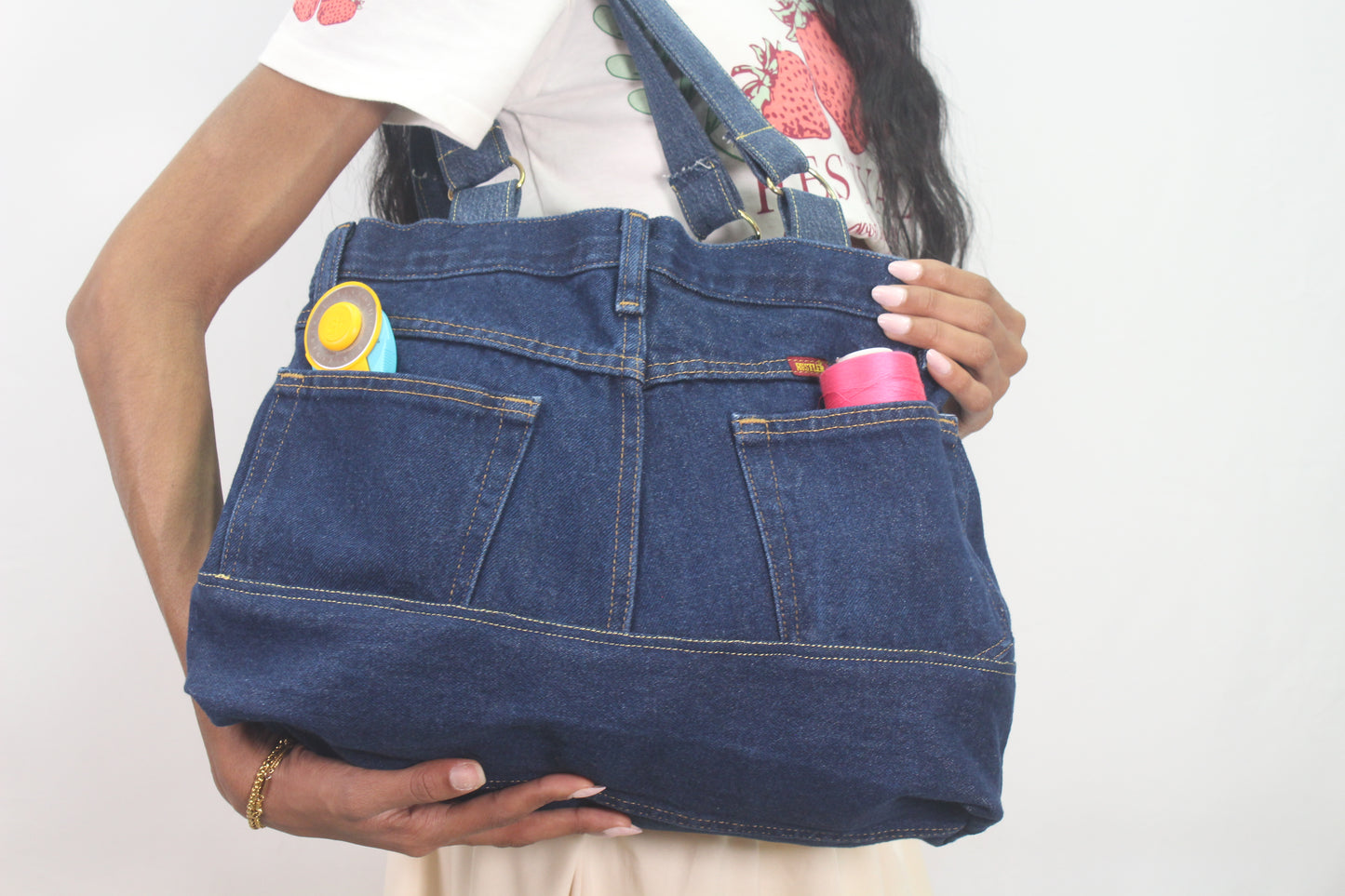Taller de Upcycling: Convierte un pantalón en un bolso | sábado 16 de agosto 10am a 12md