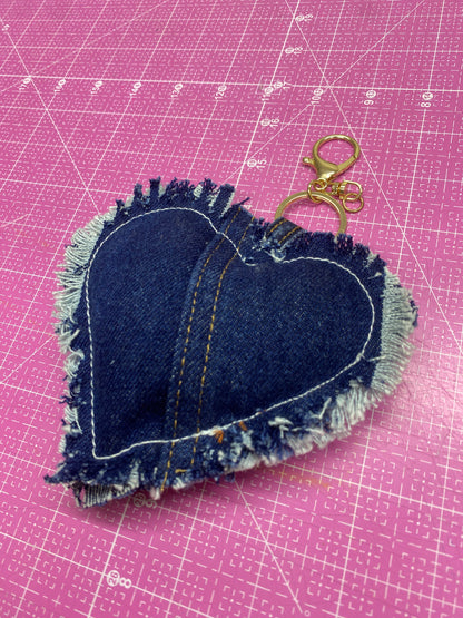 Taller de San Valentín: Llavero en forma de corazón | jueves 12 de Febrero | 6 - 9 pm